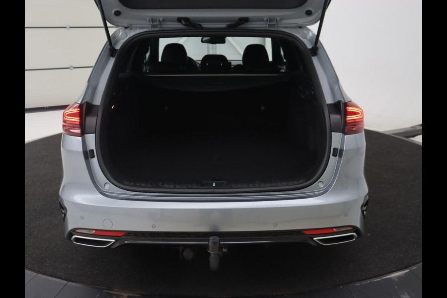 Kia Ceed 1.5 T-GDi GT-Line | Trekhaak | Stoel & stuurverwarming | Leder/Alcantara | Camera | Adaptive cruise | Park Assist | Climate control | Full LED | Carplay | Navigatie | Sportstoelen