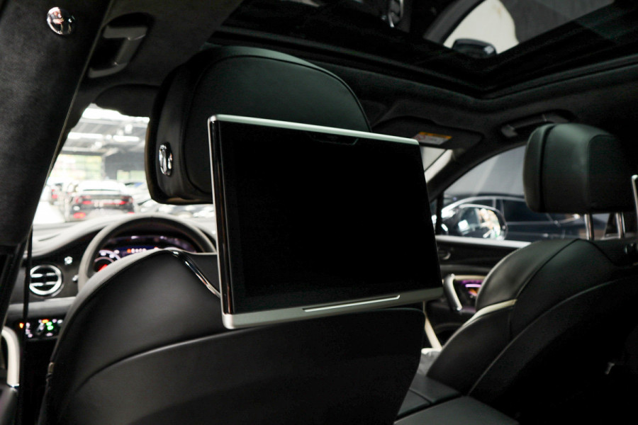Bentley Bentayga 6.0 W12 Speed HUD Massage Panodak Leer ACC Keyless 360 Camera Elektr. achterklep Luchtvering Alcantara hemelbekleding Elektr. verstelbare stoelen voor & achter met memory Navi PDC Naim Soundsystem LM velgen