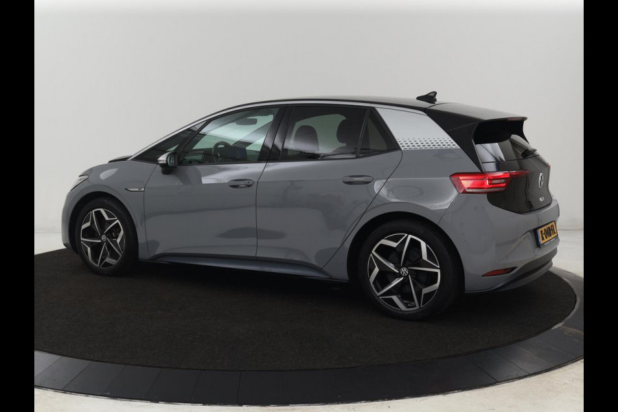 Volkswagen ID.3 First Plus 58 kWh | Trekhaak | Stoel & stuurverwarming | Matrix LED | Camera | Carplay | Sfeerverlichting | Adaptive cruise | Keyless | Navigatie | Climate control | Parkeerhulp