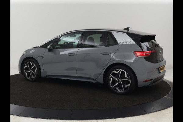 Volkswagen ID.3 First Plus 58 kWh | Trekhaak | Stoel & stuurverwarming | Matrix LED | Camera | Carplay | Sfeerverlichting | Adaptive cruise | Keyless | Navigatie | Climate control | Parkeerhulp