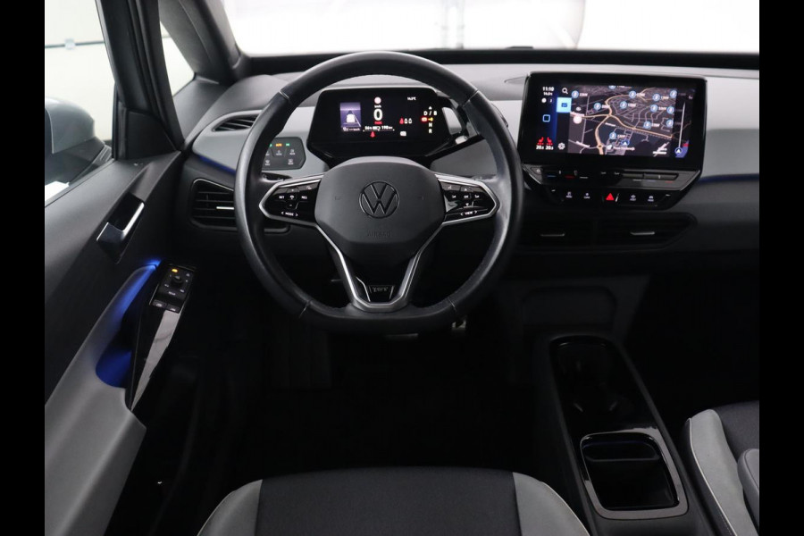 Volkswagen ID.3 First Plus 58 kWh | Trekhaak | Stoel & stuurverwarming | Matrix LED | Camera | Carplay | Sfeerverlichting | Adaptive cruise | Keyless | Navigatie | Climate control | Parkeerhulp