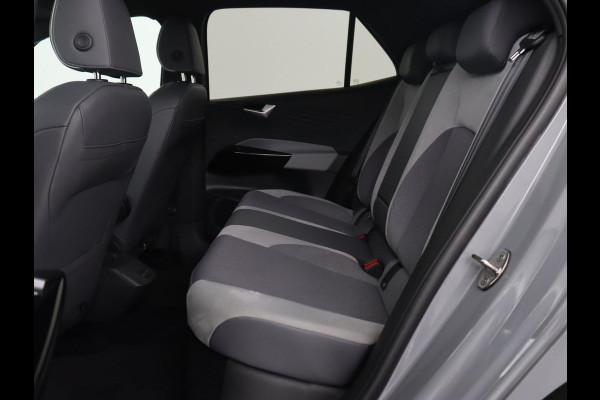 Volkswagen ID.3 First Plus 58 kWh | Trekhaak | Stoel & stuurverwarming | Matrix LED | Camera | Carplay | Sfeerverlichting | Adaptive cruise | Keyless | Navigatie | Climate control | Parkeerhulp