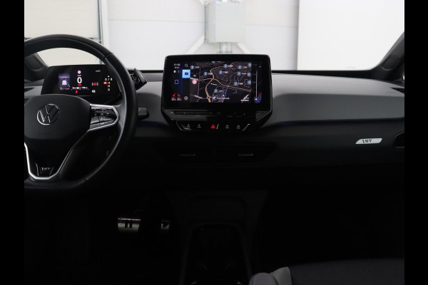 Volkswagen ID.3 First Plus 58 kWh | Trekhaak | Stoel & stuurverwarming | Matrix LED | Camera | Carplay | Sfeerverlichting | Adaptive cruise | Keyless | Navigatie | Climate control | Parkeerhulp