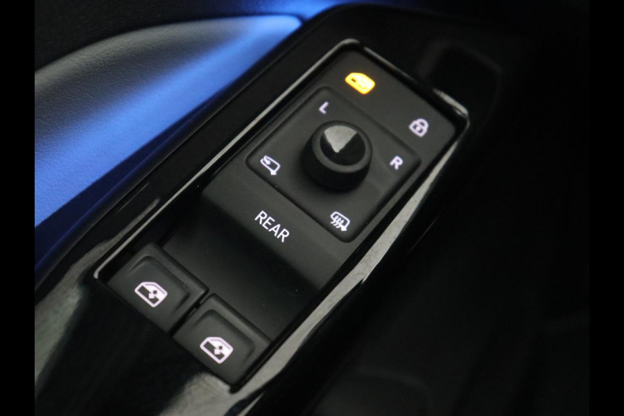 Volkswagen ID.3 First Plus 58 kWh | Trekhaak | Stoel & stuurverwarming | Matrix LED | Camera | Carplay | Sfeerverlichting | Adaptive cruise | Keyless | Navigatie | Climate control | Parkeerhulp