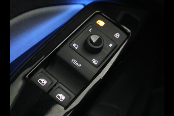 Volkswagen ID.3 First Plus 58 kWh | Trekhaak | Stoel & stuurverwarming | Matrix LED | Camera | Carplay | Sfeerverlichting | Adaptive cruise | Keyless | Navigatie | Climate control | Parkeerhulp