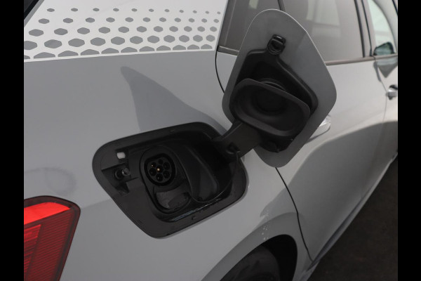 Volkswagen ID.3 First Plus 58 kWh | Trekhaak | Stoel & stuurverwarming | Matrix LED | Camera | Carplay | Sfeerverlichting | Adaptive cruise | Keyless | Navigatie | Climate control | Parkeerhulp