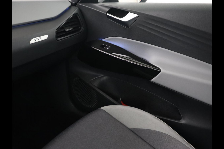 Volkswagen ID.3 First Plus 58 kWh | Trekhaak | Stoel & stuurverwarming | Matrix LED | Camera | Carplay | Sfeerverlichting | Adaptive cruise | Keyless | Navigatie | Climate control | Parkeerhulp