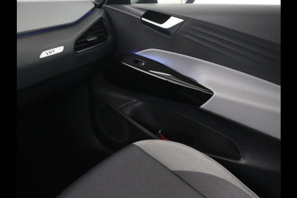 Volkswagen ID.3 First Plus 58 kWh | Trekhaak | Stoel & stuurverwarming | Matrix LED | Camera | Carplay | Sfeerverlichting | Adaptive cruise | Keyless | Navigatie | Climate control | Parkeerhulp