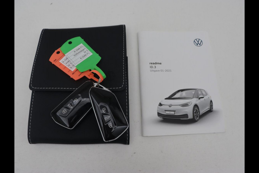 Volkswagen ID.3 First Plus 58 kWh | Trekhaak | Stoel & stuurverwarming | Matrix LED | Camera | Carplay | Sfeerverlichting | Adaptive cruise | Keyless | Navigatie | Climate control | Parkeerhulp
