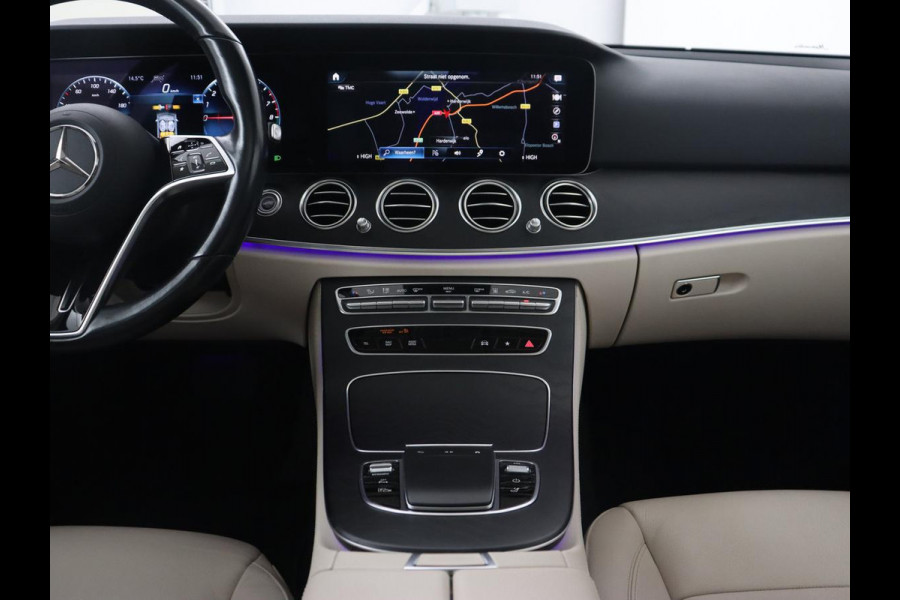 Mercedes-Benz E-Klasse 300e Luxury | Panoramadak | Adaptive cruise | Leder | 360 Camera | Trekhaak | Stoelverwarming | Matrix LED | Burmester Surround | Memorypakket | Carplay | Widescreen | PHEV | Plug In