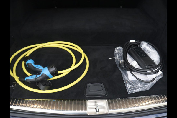 Mercedes-Benz E-Klasse 300e Luxury | Panoramadak | Adaptive cruise | Leder | 360 Camera | Trekhaak | Stoelverwarming | Matrix LED | Burmester Surround | Memorypakket | Carplay | Widescreen | PHEV | Plug In