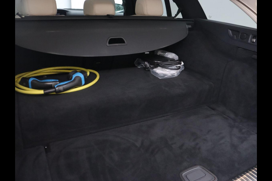 Mercedes-Benz E-Klasse 300e Luxury | Panoramadak | Adaptive cruise | Leder | 360 Camera | Trekhaak | Stoelverwarming | Matrix LED | Burmester Surround | Memorypakket | Carplay | Widescreen | PHEV | Plug In