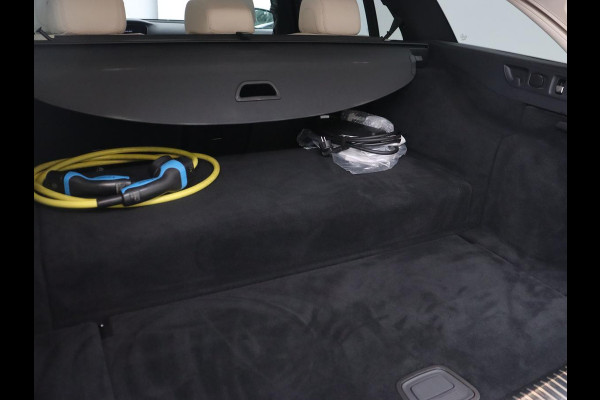 Mercedes-Benz E-Klasse 300e Luxury | Panoramadak | Adaptive cruise | Leder | 360 Camera | Trekhaak | Stoelverwarming | Matrix LED | Burmester Surround | Memorypakket | Carplay | Widescreen | PHEV | Plug In