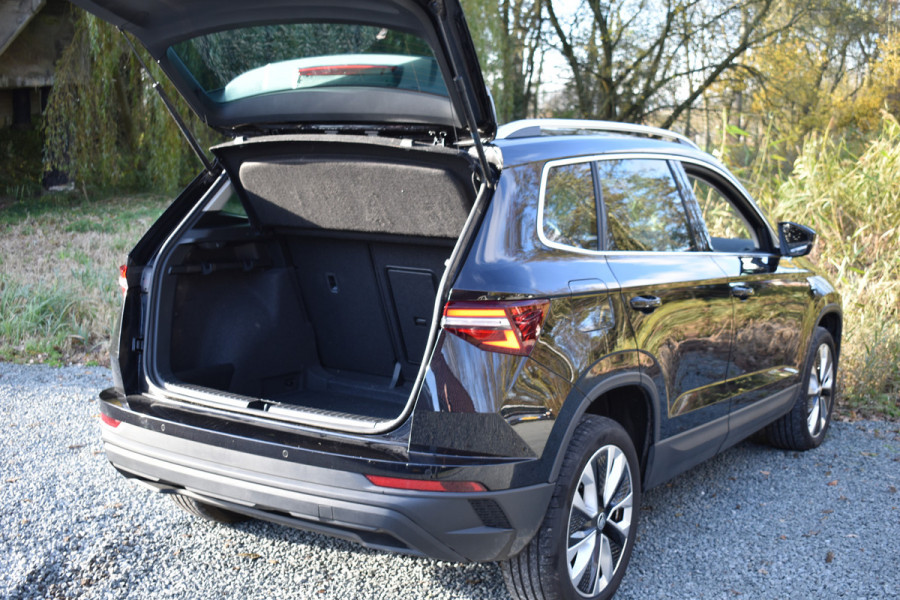 Škoda Karoq 1.5 TSI ACT 150PK DSG BUSINESS CARPLAY/ECC/STOELVERWARMING