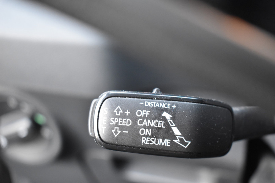 Škoda Karoq 1.5 TSI ACT 150PK DSG BUSINESS CARPLAY/ECC/STOELVERWARMING