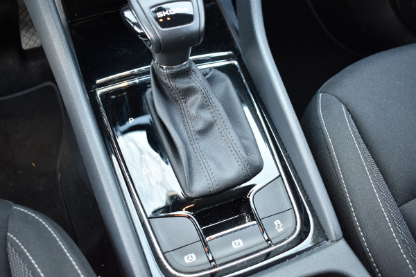 Škoda Karoq 1.5 TSI ACT 150PK DSG BUSINESS CARPLAY/ECC/STOELVERWARMING