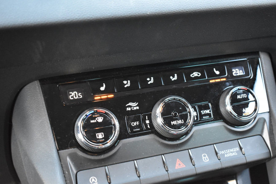 Škoda Karoq 1.5 TSI ACT 150PK DSG BUSINESS CARPLAY/ECC/STOELVERWARMING