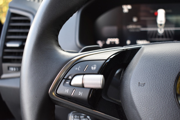 Škoda Karoq 1.5 TSI ACT 150PK DSG BUSINESS CARPLAY/ECC/STOELVERWARMING