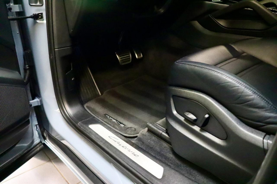 Porsche Cayenne Coupé 3.0 E-Hybrid Artic Grey|PANO|22 inch