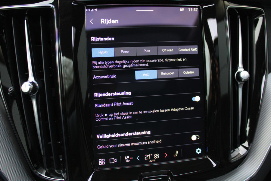 Volvo XC60 2.0 T8 Plug-in hybrid AWD Plus Dark | Head- Up | H&K | Panoramadak | 360 Camera