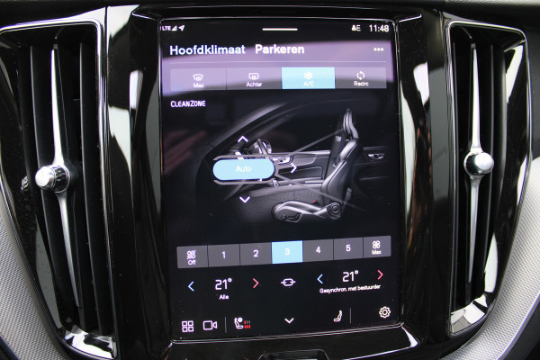 Volvo XC60 2.0 T8 Plug-in hybrid AWD Plus Dark | Head- Up | H&K | Panoramadak | 360 Camera