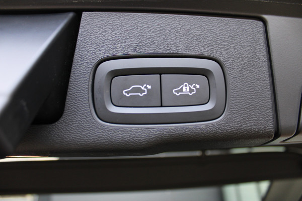 Volvo XC60 2.0 T8 Plug-in hybrid AWD Plus Dark | Head- Up | H&K | Panoramadak | 360 Camera