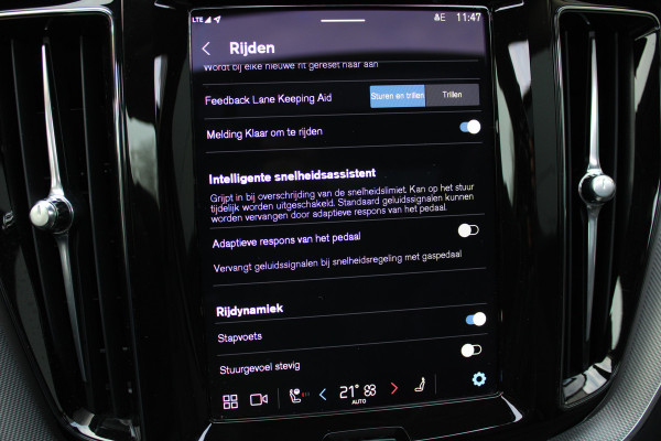 Volvo XC60 2.0 T8 Plug-in hybrid AWD Plus Dark | Head- Up | H&K | Panoramadak | 360 Camera