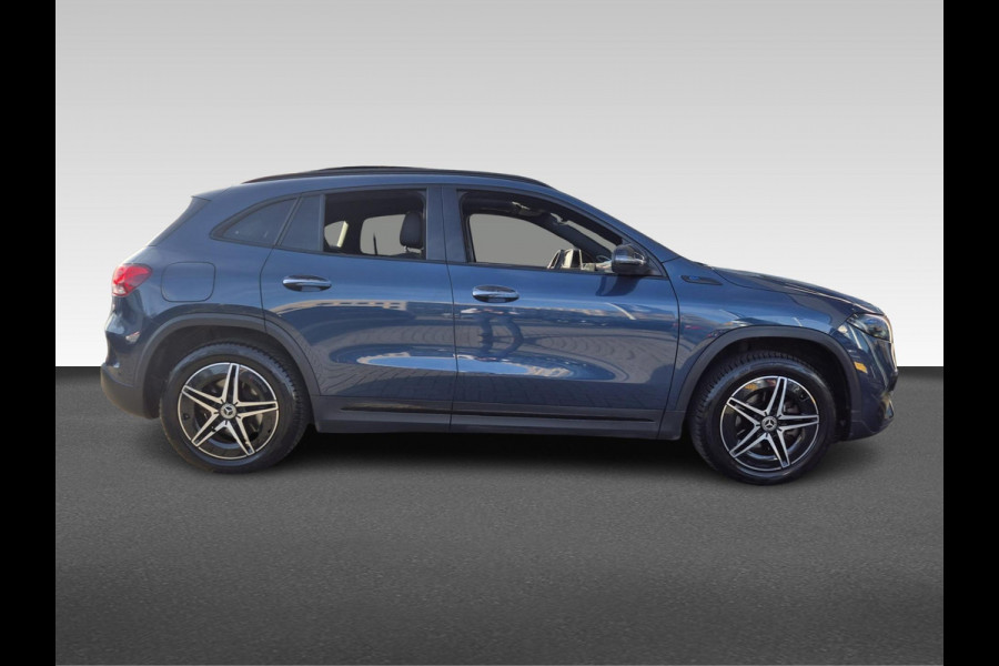 Mercedes-Benz EQA 250 Business Solution AMG 67 kWh | Trekhaak | Panoramischdak |