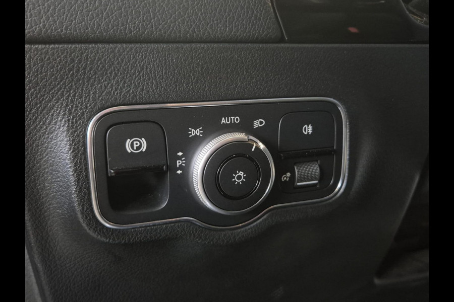 Mercedes-Benz EQA 250 Business Solution AMG 67 kWh | Trekhaak | Panoramischdak |