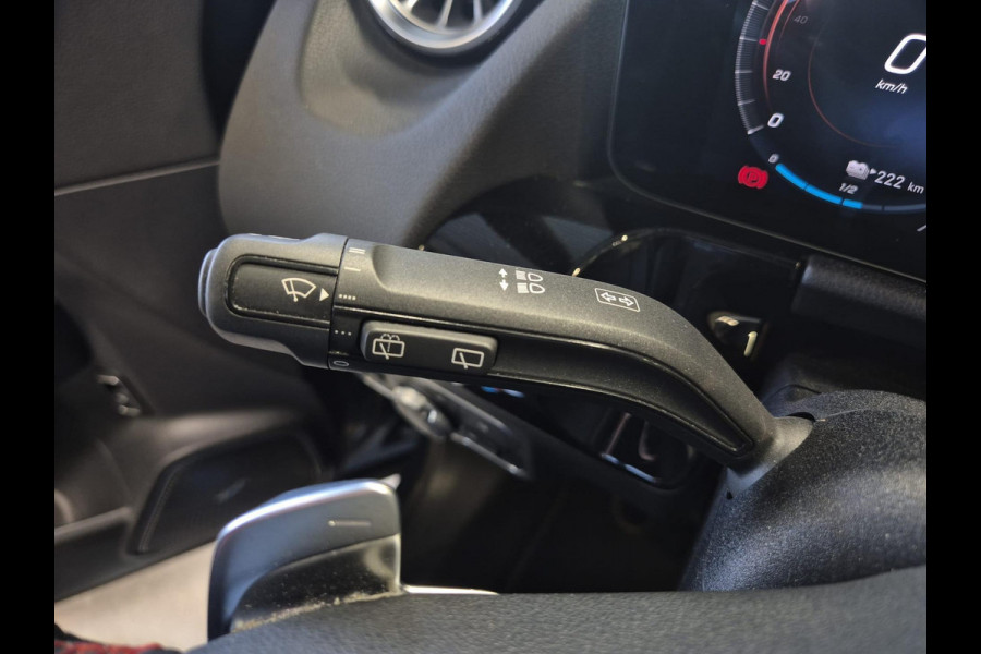 Mercedes-Benz EQA 250 Business Solution AMG 67 kWh | Trekhaak | Panoramischdak |