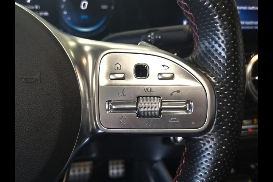 Mercedes-Benz EQA 250 Business Solution AMG 67 kWh | Trekhaak | Panoramischdak |