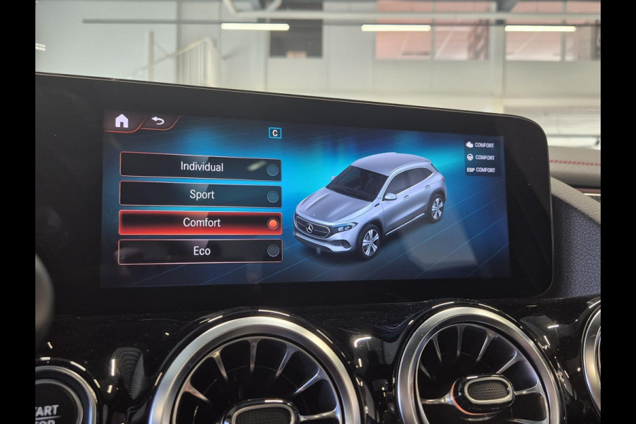 Mercedes-Benz EQA 250 Business Solution AMG 67 kWh | Trekhaak | Panoramischdak |