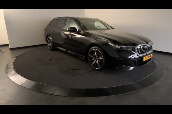 BMW i5 Touring eDrive40 M Sport Edition 84 kWh Glazen dak | Harman Kardon | Comfortstoelen | "20 inch Licht metalen velgen