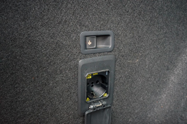 Seat Leon Sportstourer 1.5 eTSI FR Launch Edition