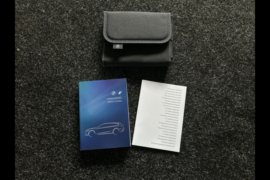 BMW i5 Touring eDrive40 M Sport Edition 84 kWh Glazen dak | Harman Kardon | Comfortstoelen | "20 inch Licht metalen velgen