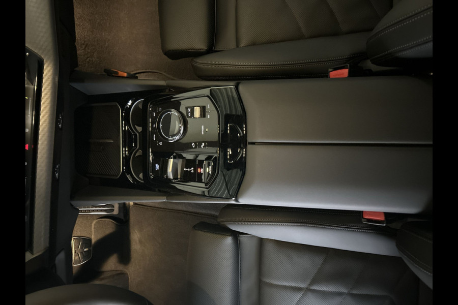 BMW i5 Touring eDrive40 M Sport Edition 84 kWh Glazen dak | Harman Kardon | Comfortstoelen | "20 inch Licht metalen velgen