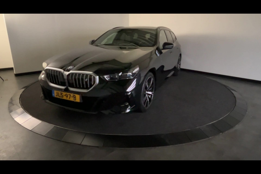 BMW i5 Touring eDrive40 M Sport Edition 84 kWh Glazen dak | Harman Kardon | Comfortstoelen | "20 inch Licht metalen velgen