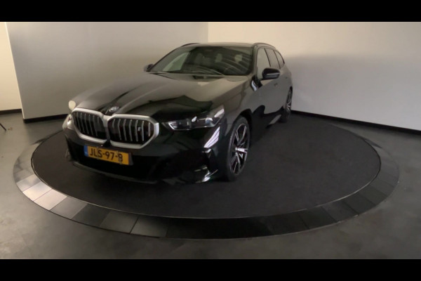 BMW i5 Touring eDrive40 M Sport Edition 84 kWh Glazen dak | Harman Kardon | Comfortstoelen | "20 inch Licht metalen velgen