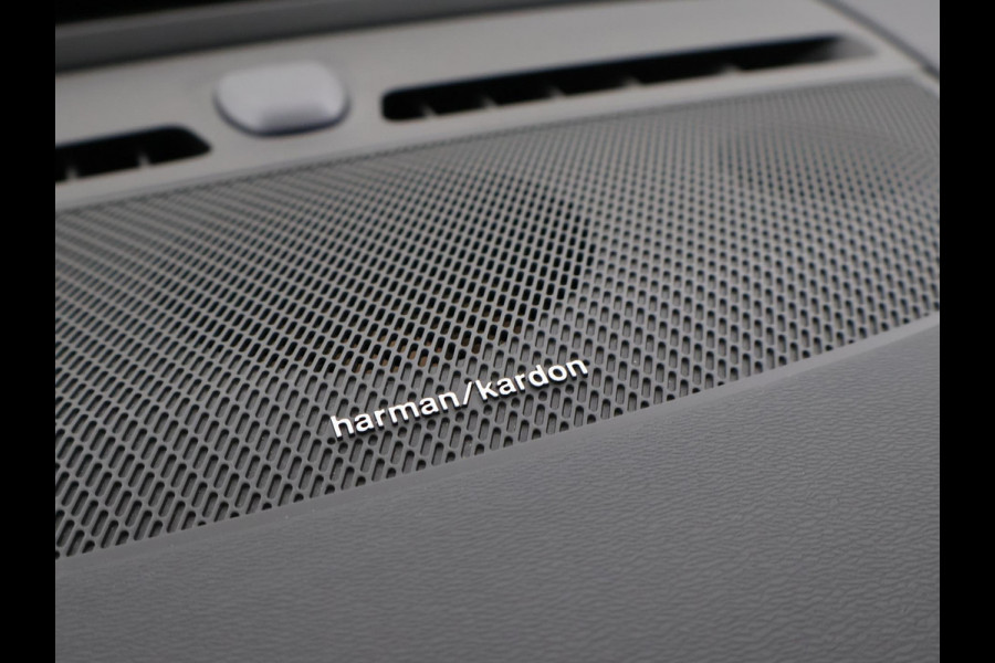 Volvo XC40 RECHARGE TWIN PRO 408 PK + TREKHAAK WEGKL. | 360 CAMERA | PANORAMA | 20 INCH | HARMAN/KARDON