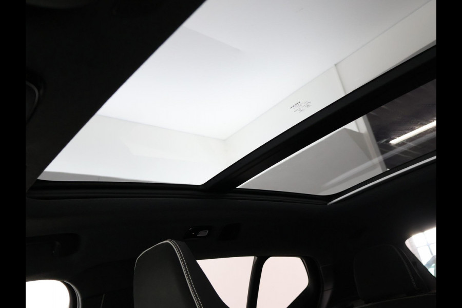 Volvo XC40 RECHARGE TWIN PRO 408 PK + TREKHAAK WEGKL. | 360 CAMERA | PANORAMA | 20 INCH | HARMAN/KARDON