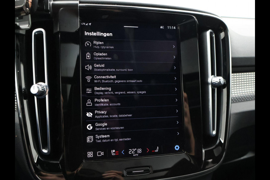 Volvo XC40 RECHARGE TWIN PRO 408 PK + TREKHAAK WEGKL. | 360 CAMERA | PANORAMA | 20 INCH | HARMAN/KARDON