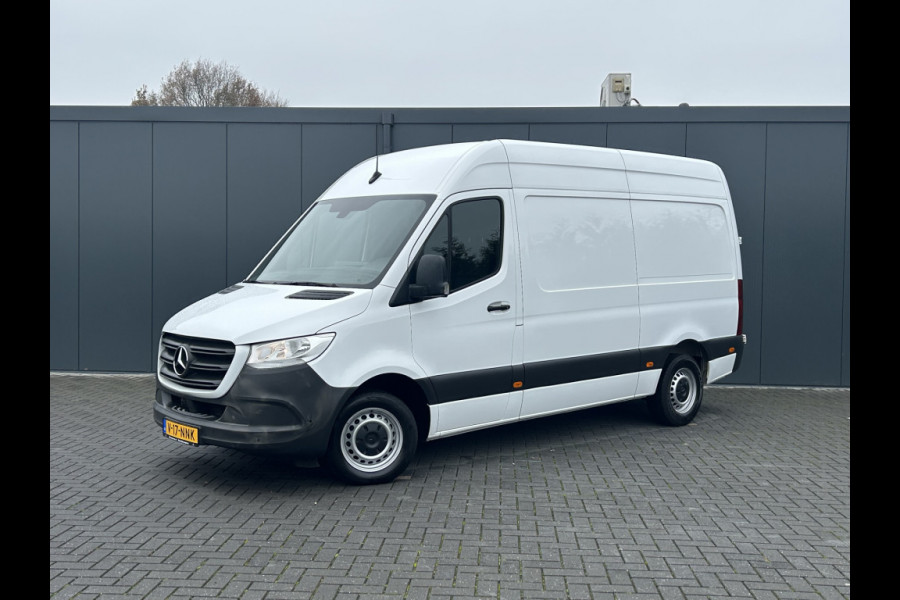 Mercedes-Benz Sprinter 317 CDI 170 PK / L2H2 / AUTOMAAT / 270 A DEUREN / AIRCO / CRUISE / APPLE CARPLAY / 3-ZITS / CAMERA