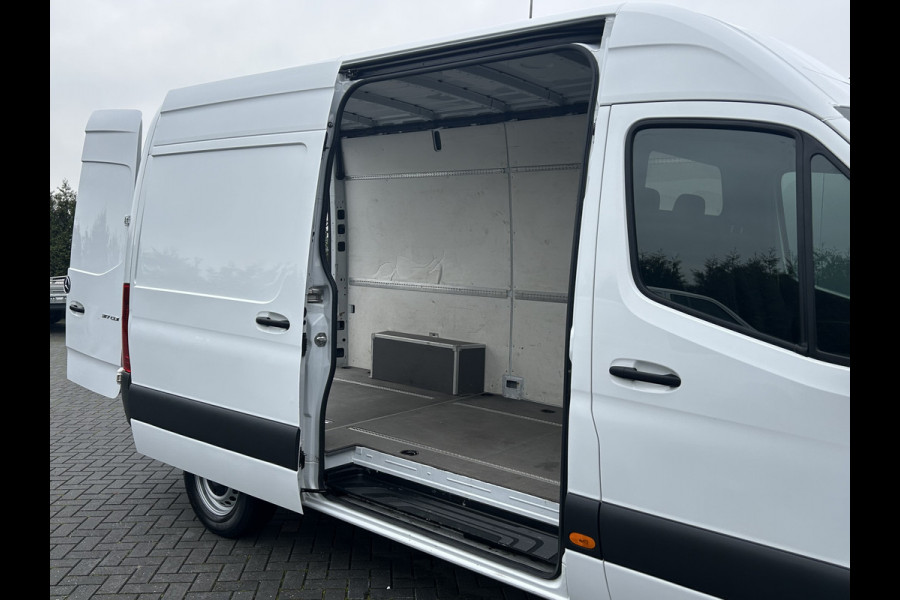 Mercedes-Benz Sprinter 317 CDI 170 PK / L2H2 / AUTOMAAT / 270 A DEUREN / AIRCO / CRUISE / APPLE CARPLAY / 3-ZITS / CAMERA