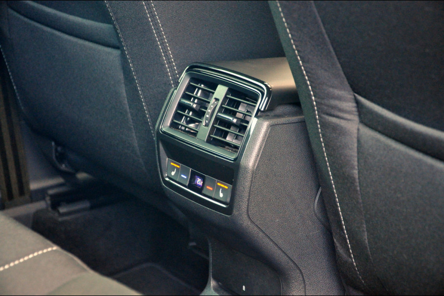 Škoda Karoq 1.5 TSI ACT Sportline Business 150 PK Automaat | Pano | ACC | Trekhaak