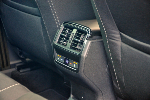 Škoda Karoq 1.5 TSI ACT Sportline Business 150 PK Automaat | Pano | ACC | Trekhaak