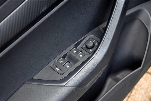 Škoda Karoq 1.5 TSI ACT Sportline Business 150 PK Automaat | Pano | ACC | Trekhaak