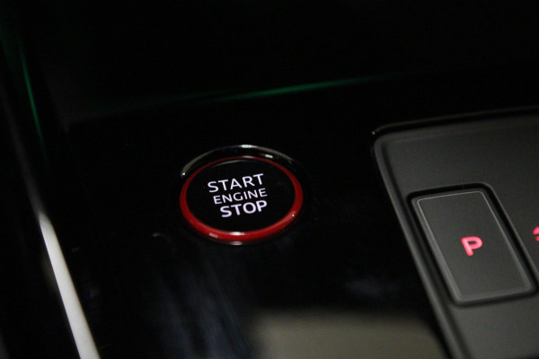 Audi RS 3 SPORTBACK 2.5 TFSI quattro HULK PANO/KERAMISCH/B&O/HUD/CARBONSPOILER/VOL