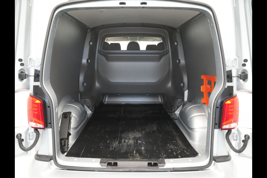 Volkswagen Transporter 2.0 TDI 150pk DSG L2H1 Dubbele Cabine DC Navigatie Camera Trekhaak Cruise PDC