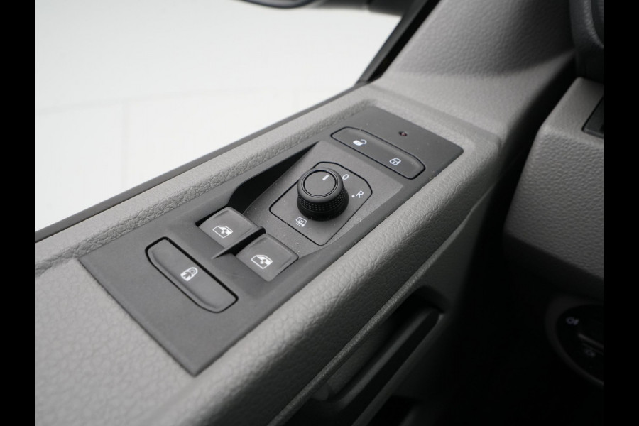 Volkswagen Transporter 2.0 TDI 150pk DSG L2H1 Dubbele Cabine DC Navigatie Camera Trekhaak Cruise PDC