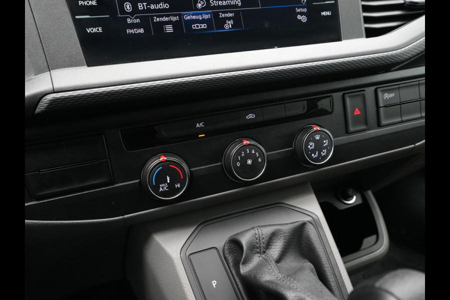 Volkswagen Transporter 2.0 TDI 150pk DSG L2H1 Dubbele Cabine DC Navigatie Camera Trekhaak Cruise PDC